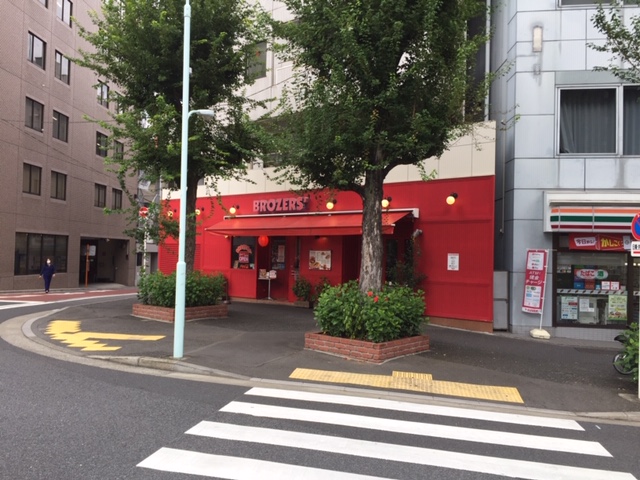 赤いお店本格グルメバーガー専門店。ブラザーズ新富町